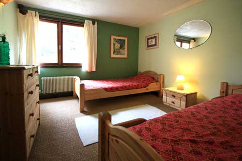 twin room accommodation in chalet les frenes bed and breakfast guesthouse
